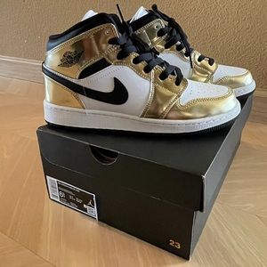 Air Jordan 1 Mid SE Metallic Gold